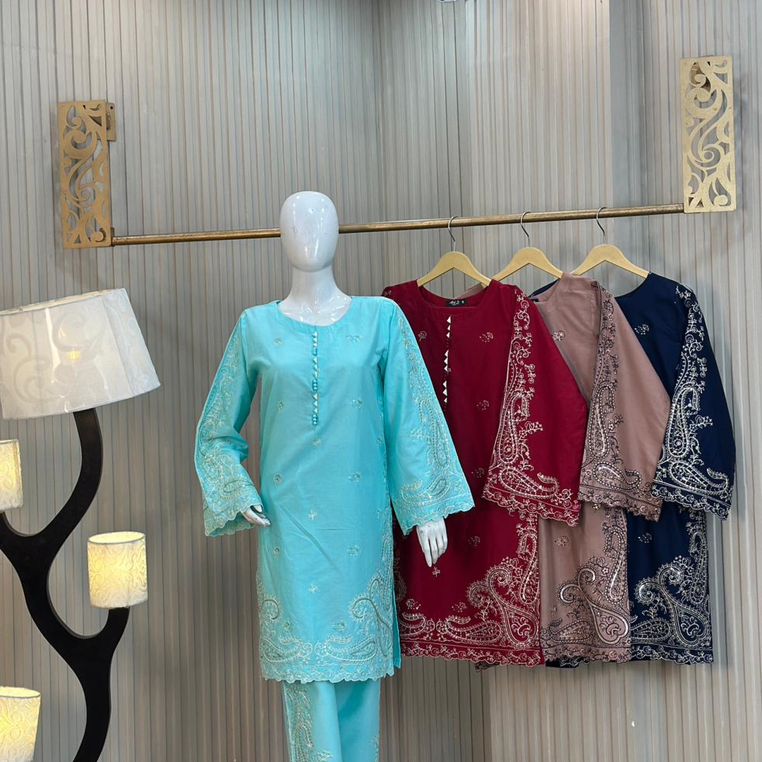 A traditional-style women’s kurta set• Knee-length, straight-cut silhouette
