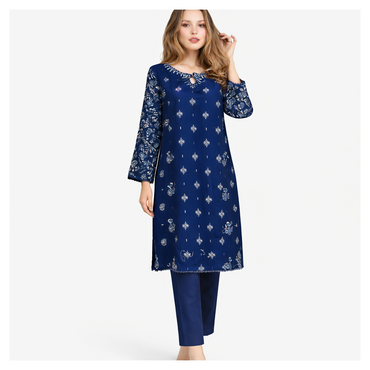 A traditional-style women’s kurta set Knee-length straight-cut kurta